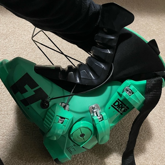 Ski boots drop kick - Picture 5 of 5
